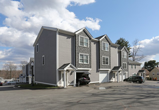 Soulor Estates in Norwich, CT - Building Photo - Building Photo