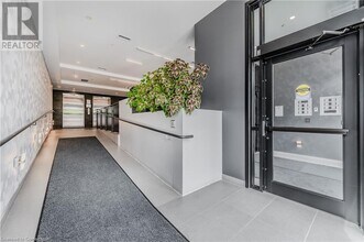 690 King St W in Kitchener, ON - Building Photo - Building Photo