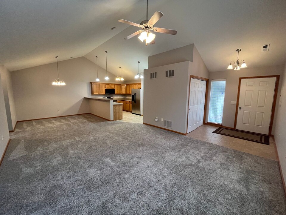 8528 Flintlock Cir in Lincoln, NE - Building Photo