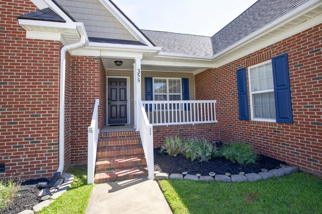 355 Hogart St in Raeford, NC - Building Photo - Building Photo