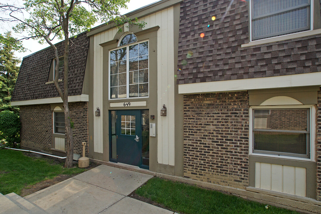 649 Trace Dr in Buffalo Grove, IL - Building Photo