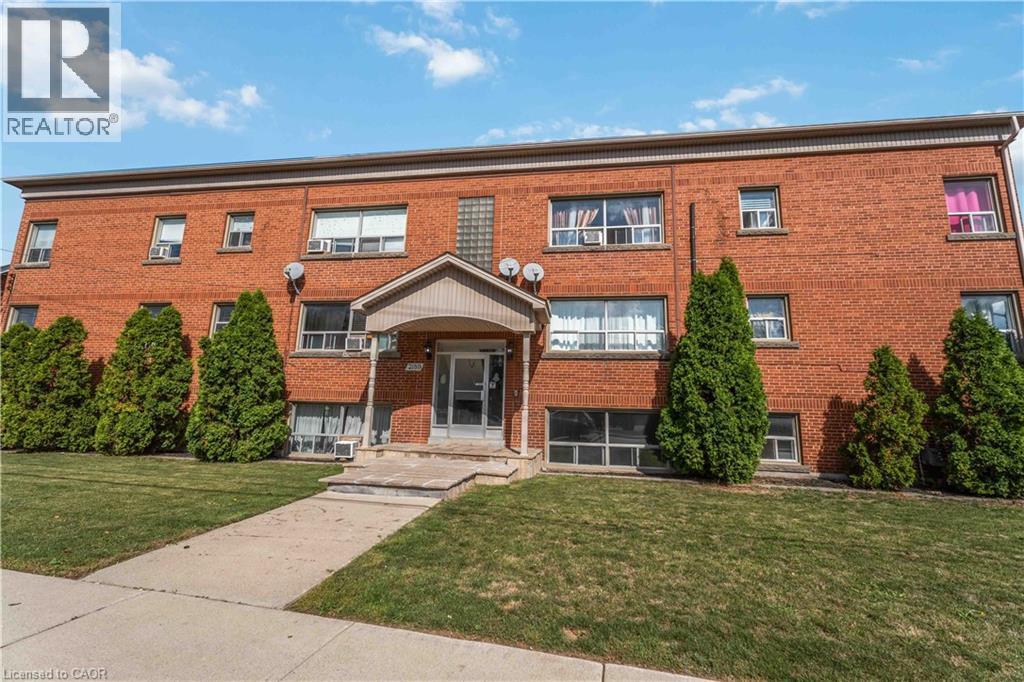 2189 King St E in Hamilton, ON - Building Photo