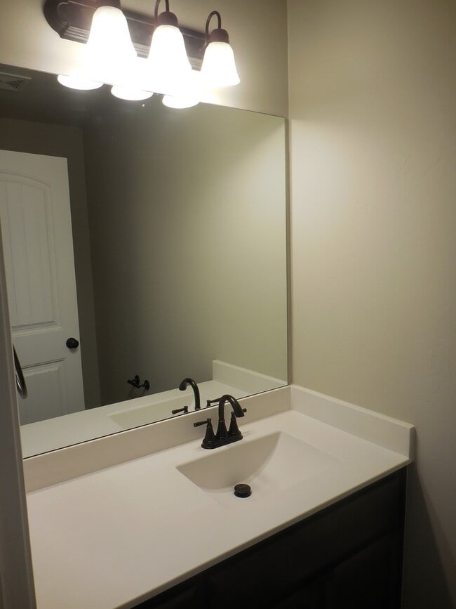 118 NE 23rd St in Moore, OK - Building Photo - Building Photo