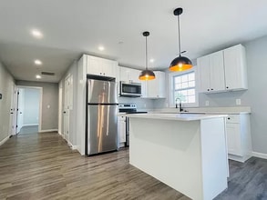 487 Lincoln St in Marlborough, MA - Foto de edificio - Building Photo