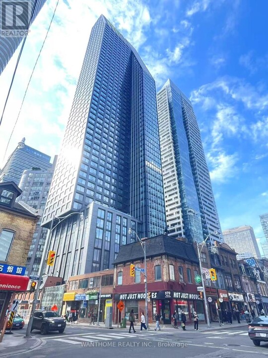 8-1118 Wellesley St W in Toronto, ON - Building Photo