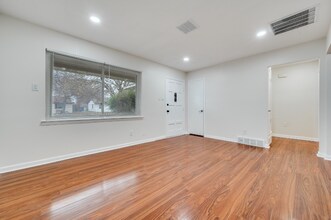 13809 Janwood Ln in Farmers Branch, TX - Foto de edificio - Building Photo