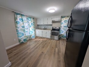 41 E Sloss Ave in Defuniak Springs, FL - Building Photo - Building Photo