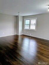 76 Glenville Rd in Edison, NJ - Building Photo - Building Photo