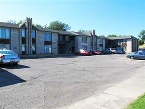 Saint James Apartments in Wichita, KS - Building Photo - Building Photo