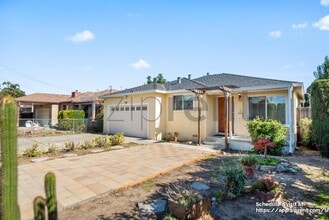 128 Azalia Dr in East Palo Alto, CA - Building Photo - Building Photo