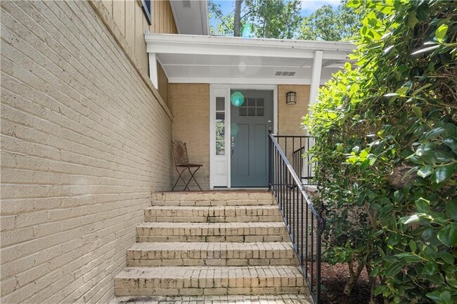 4695 N Peachtree Rd in Dunwoody, GA - Building Photo - Building Photo