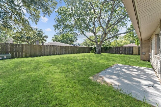 16906 Townes Rd in Friendswood, TX - Building Photo - Building Photo