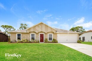 681 Sauders Rd SE in Palm Bay, FL - Building Photo