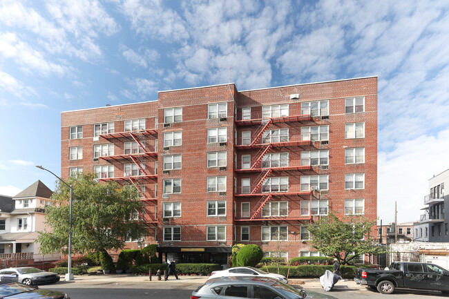 Park Lane West in Brooklyn, NY - Building Photo - Building Photo