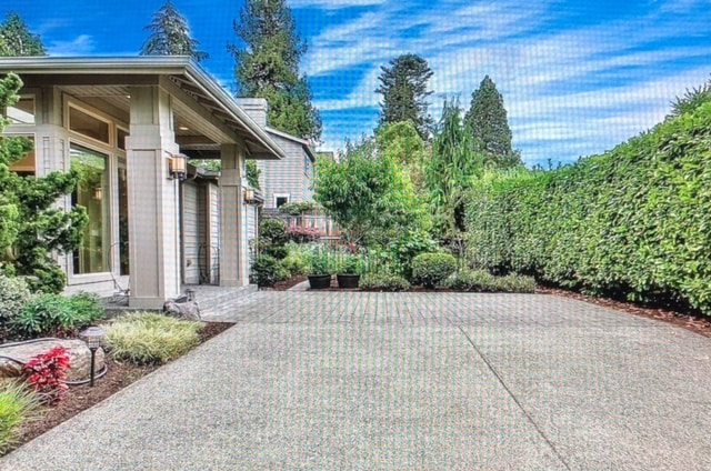 1028 84th Ave NE in Medina, WA - Foto de edificio - Building Photo