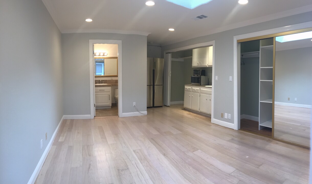 19088 Austin Way, Unit Studio in Saratoga, CA - Building Photo