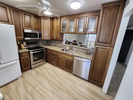 219 NE 14th Ave in Hallandale Beach, FL - Building Photo