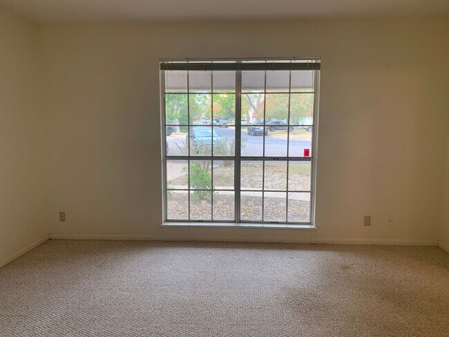 2007 Burbank St in Austin, TX - Building Photo - Building Photo