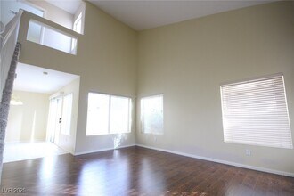 3440 Middle View Dr in Las Vegas, NV - Building Photo - Building Photo