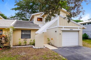 10610 La Placida Dr in Coral Springs, FL - Building Photo