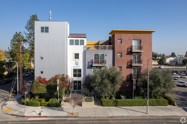 Legacy Apartments in Northridge, CA - Foto de edificio - Building Photo