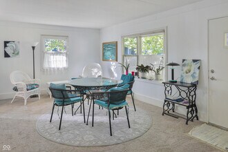 750 W Hawthorne St in Zionsville, IN - Building Photo - Building Photo
