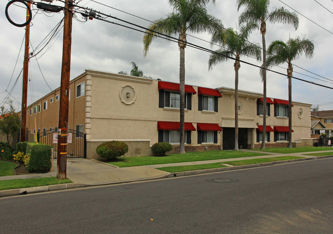 25 Unit Apartments + 1 Non-conf in Bellflower, CA - Foto de edificio - Building Photo