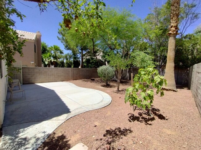 326 Lander Dr in Henderson, NV - Building Photo - Building Photo