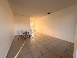 600 S Luna Ct-Unit -24 in Hollywood, FL - Building Photo - Building Photo