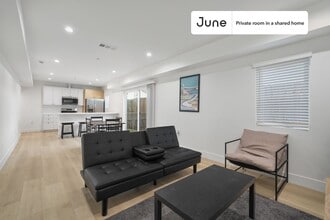 Private bedroom in 3 bed/2 bath Home in Los Angeles, CA - Building Photo - Building Photo