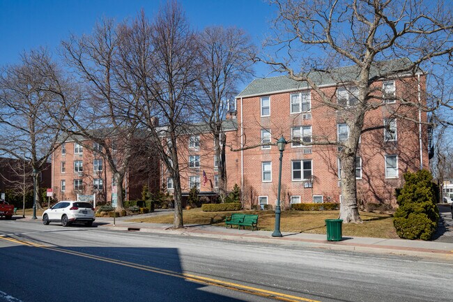16 Main St in East Rockaway, NY - Building Photo - Building Photo