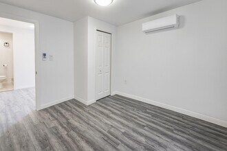 3633 Rock Royal Dr in Holiday, FL - Building Photo - Building Photo