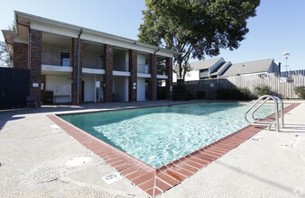 Oak Alley Apartments in Gretna, LA - Foto de edificio - Building Photo