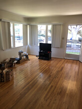 2401 Oak St in Santa Monica, CA - Building Photo - Building Photo