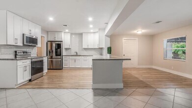 740 Beachwood Ln, Unit 740 in Plantation, FL - Foto de edificio - Building Photo