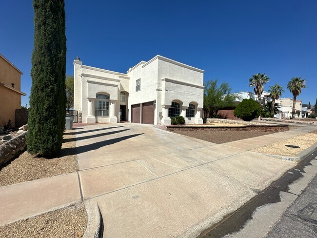 7461 Plaza Redonda Dr in El Paso, TX - Building Photo - Building Photo