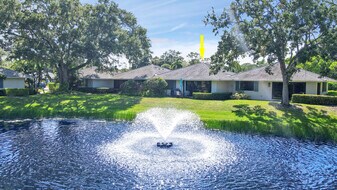 909 Club Dr in Palm Beach Gardens, FL - Building Photo