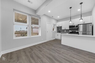 2317 W Taylor St, Unit 3R in Chicago, IL - Building Photo