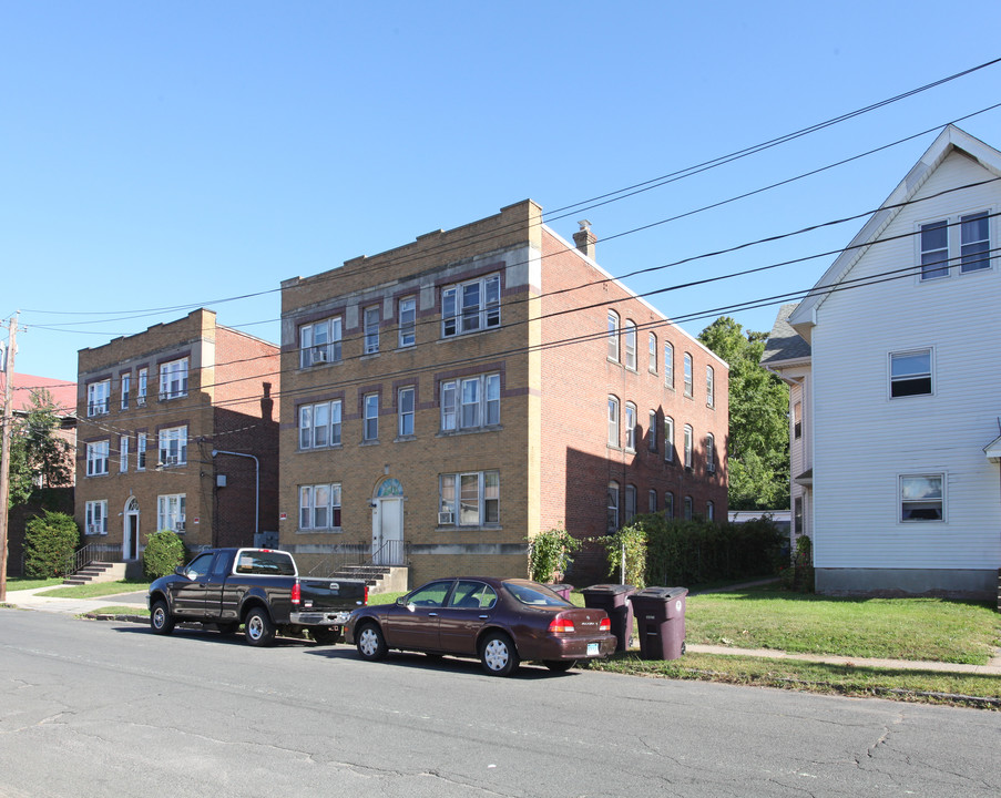 39 S Whiting St in New Britain, CT - Building Photo