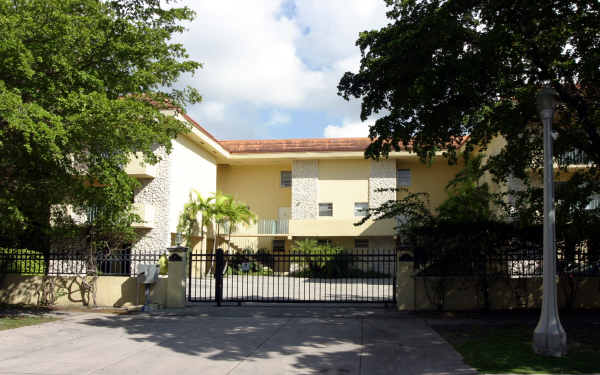 11 Edgewater Dr in Coral Gables, FL - Building Photo - Building Photo