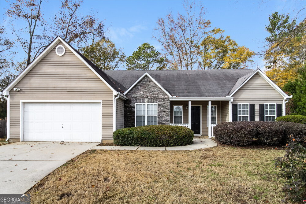 1735 Eden Valley Ct in Loganville, GA - Foto de edificio