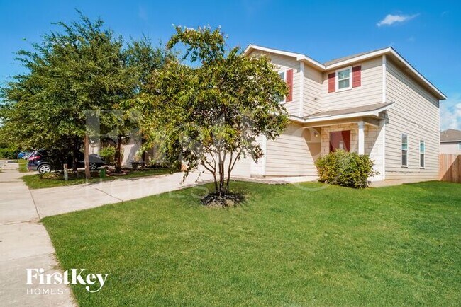 9334 Maple Silver in San Antonio, TX - Building Photo - Building Photo