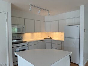 301 Claremont Ave in Montclair, NJ - Building Photo - Building Photo