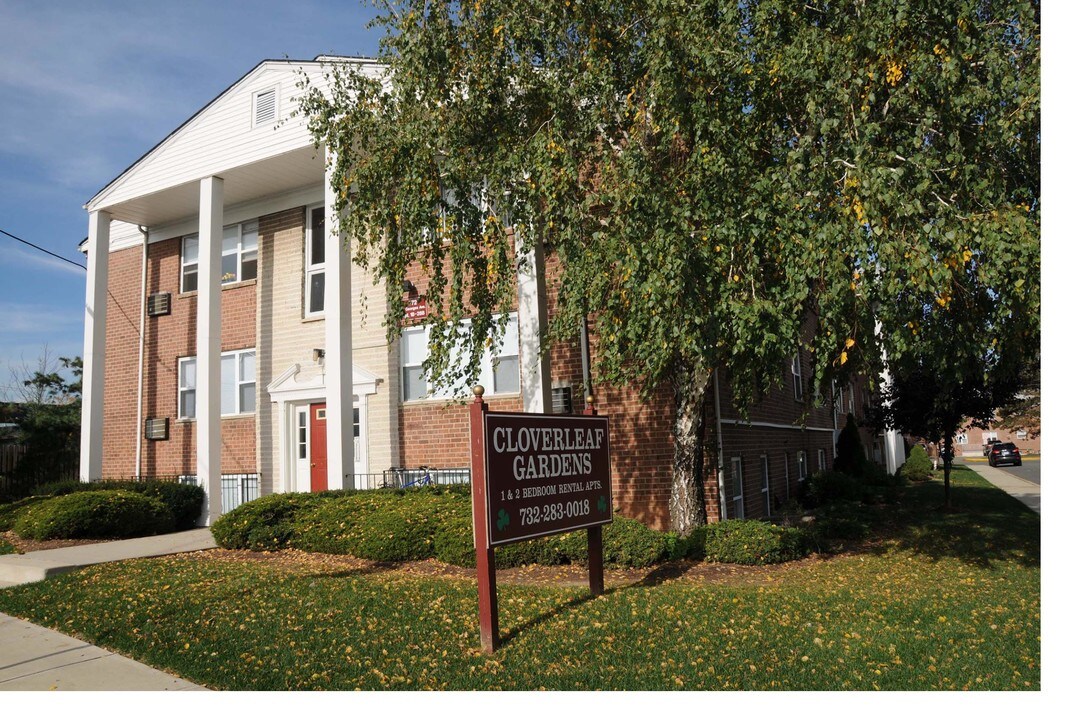 Cloverleaf Gardens in Woodbridge, NJ - Building Photo