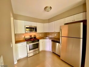 1105 Spruce Hills Dr in Glen Gardner, NJ - Building Photo - Building Photo