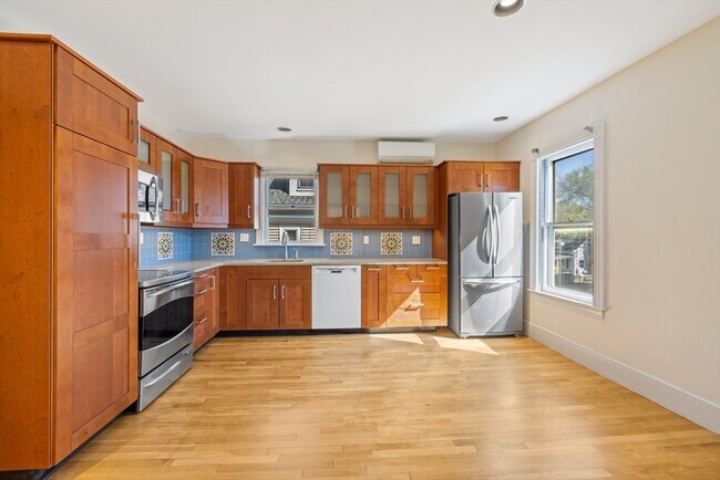 124 Boston Ave in Medford, MA - Building Photo - Building Photo