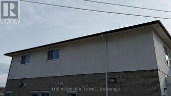 948 Simcoe St N in Oshawa, ON - Building Photo