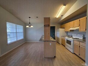 2111 Karlburg Dr in Pensacola, FL - Foto de edificio - Building Photo