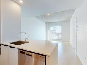 60 R. de l'Éclipse in Brossard, QC - Building Photo - Building Photo