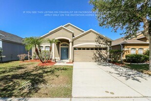 1827 Atlantic Dr in Ruskin, FL - Building Photo